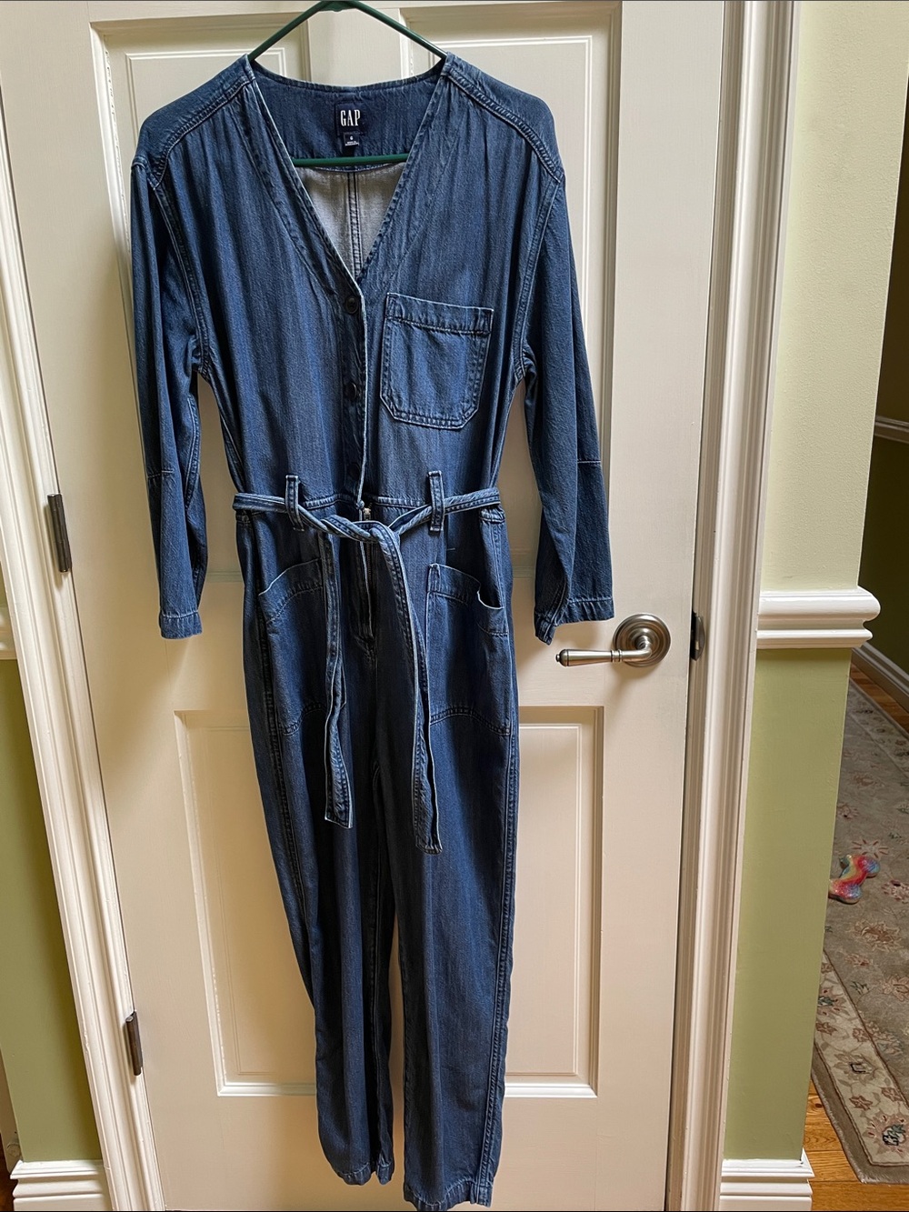 Gap long Sleeve v-neck Denim Jumpsuit with attached belt. 1/2 buttons&1/2 zipper